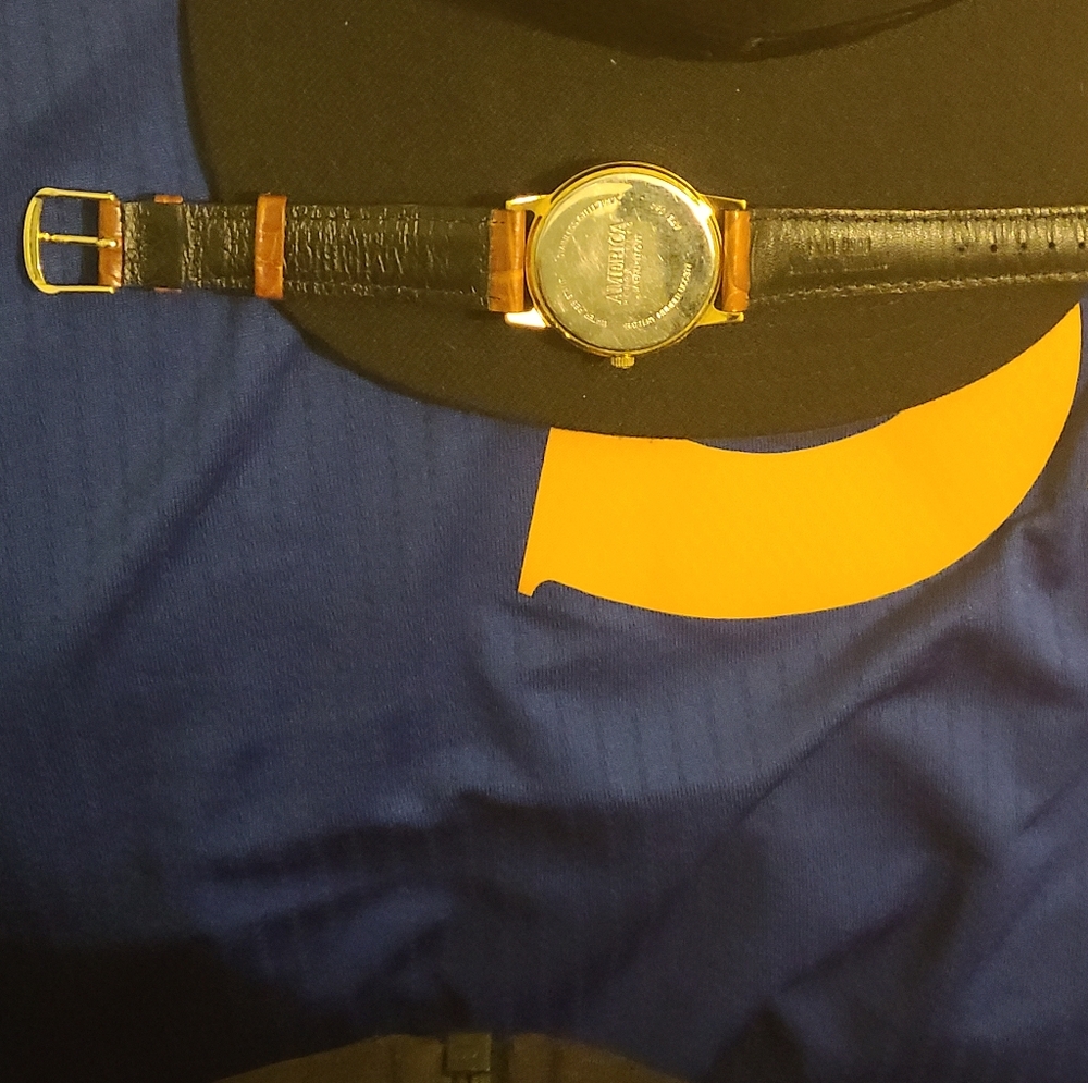 America Perry Ellis Watch - Picture 13 of 16